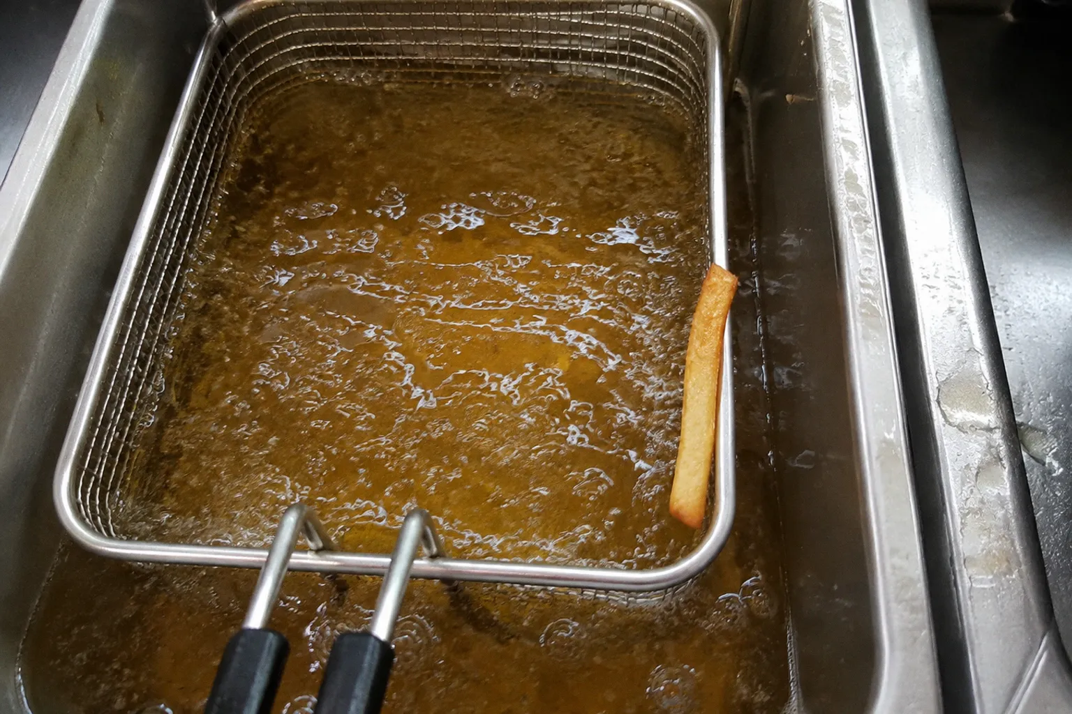 Frittieröl im Imbiss: Welches Fett passt zu welchem Bedarf?