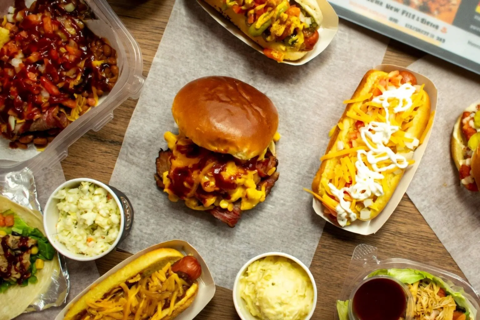 Wie Crave Hot Dogs & BBQ trotz kleinerer Standorte die Speisenqualität sichert